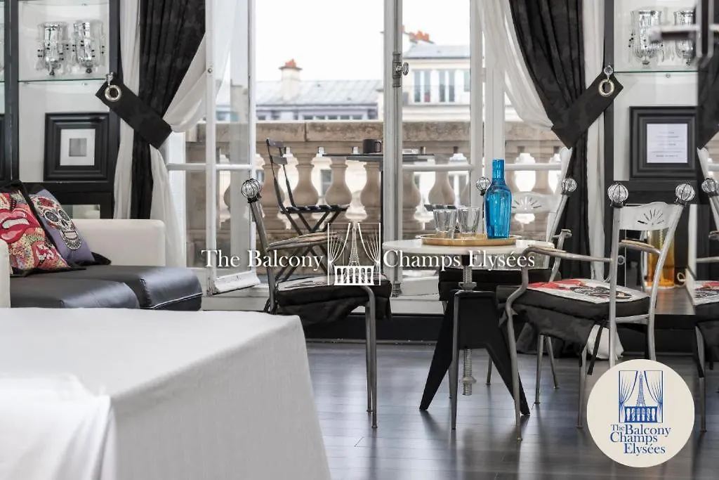 Balcony -View -Champs Elysees Paříž